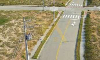 Imagem 4: Terreno de 326m² com Vista para a Lagoa e Infraestrutura Completa