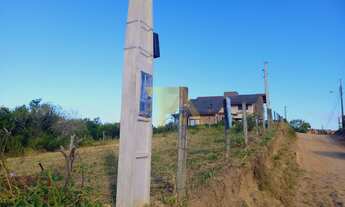 Imagem 2: Terreno de 700m² na Praia do Rosa com Matrícula e Financiável