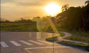 Imagem 2: Terreno de 326m² com Vista para a Lagoa e Infraestrutura Completa