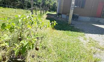Imagem 3: Casa de Praia em Araçatuba Imbituba com 2 Dormitórios e Terreno Amplo