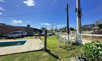 Imagem 3: Casa à venda em Imbituba-SC: 1 quarto, 1 sala, 1 banheiro, 4 vagas, com um amplo terreno d