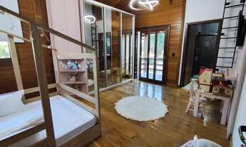 Imagem 2: Imperdível casa de luxo em Ibiraquera: 4 quartos, 3 suítes, 5 banheiros, 4 vagas garagem