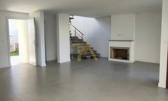 Imagem 2: Casa à venda em Garopaba-SC, Morrinhos: 130 metros do mar, 3 quartos, 1 suíte, 2 salas, 3