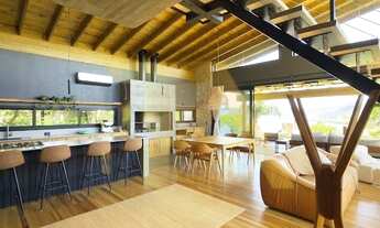 Imagem 2: Casa Exclusiva com Vista para a Lagoa e Arquitetura Sofisticada na Praia da Ferrugem