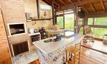 Imagem 3: Casa completa com jacuzzi e acabamentos de alto padrão