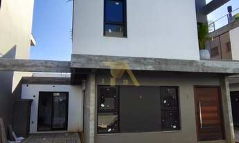 Imagem: Casa de alto padrão com vista para o mar