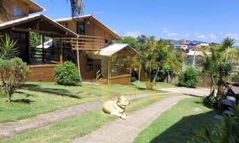 Imagem 6: Pousada com cabanas e casa principal na Praia do Rosa