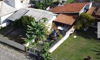 Imagem: Duas casas em terreno amplo em localização