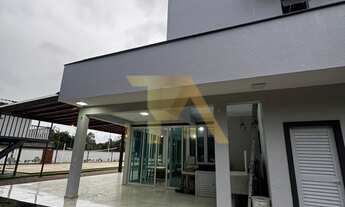 Imagem: Casa com 3 quartos e ampla área de lazer