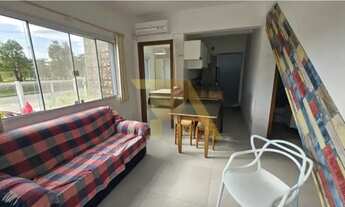 Imagem 2: Casa mobiliada com orientação solar nascente, localizada em condomínio com apenas quatro u