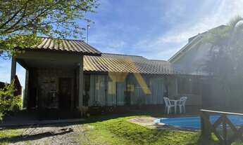 Imagem: Casa com 4 dormitórios e piscina próxima