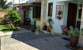 Imagem: Casa ampla com piscina e edícula no bairro