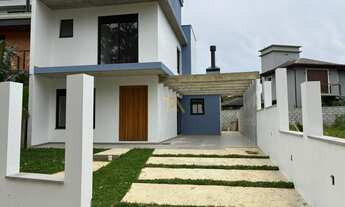 Imagem: Sobrado com 3 quartos a poucos metros do