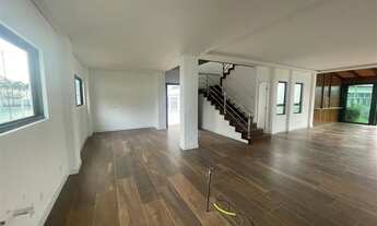 Imagem 6: Casa de luxo na cidade de Itajaí/SC, no bairro Ressacada, com 3 Suítes e 4 Vagas de Garage