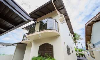 Imagem 4: Casa em Bombinhas/SC, bairro Morrinhos. Com 3 Quartos e 4 vagas de garagem. Apenas 300 met