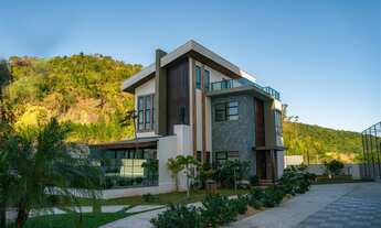 Imagem 2: Casa de luxo na cidade de Itajaí/SC, no bairro Ressacada, com 3 Suítes e 4 Vagas de Garage