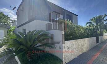 Imagem 2: Casa Mobiliada com Piscina a venda em Itapema/SC. Casa com 3 Dormitórios, sendo 1 Suíte e