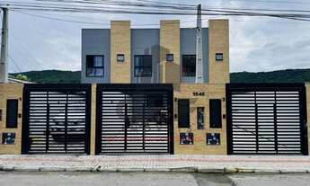 Imagem 2: Casa Sobrado Geminado Pronto à venda na cidade de Itapema/SC no bairro Morretes, com 2 Suí