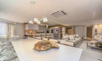 Imagem 2: Luxuoso apartamento pronto à venda no Centro de Balneário Camboriú-SC: 4 quartos, 4 suítes