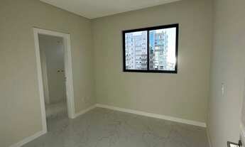 Imagem 3: Oportunidade única: Apartamento de 3 quartos, 3 suítes e 2 vagas na Meia Praia, Itapema-SC