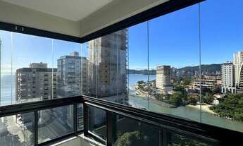 Imagem 2: Oportunidade única: Apartamento de 3 quartos, 3 suítes e 2 vagas na Meia Praia, Itapema-SC