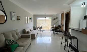 Imagem: Casa duplex em condomínio fechado, com