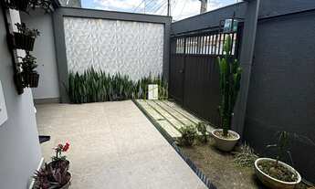 Imagem: Casa linear de 4 quartos incluindo uma suíte