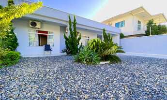 Imagem: Casa com 03 Dormitórios, Quadra-Mar, 100m