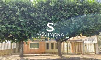 Imagem: Casa com excelente terreno à venda no bairro