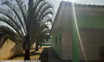 Imagem: M2 com 145 m2 cobertos. Quintal com grama