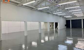 Imagem 7: Galpão totalmente reformado, localizado na região da Barra Funda com vão livre de 840 m²