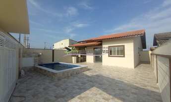 Imagem: Casa à venda com piscina e churrasqueira