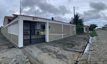 Imagem: Casa com 5 suítes, quintal com piscina