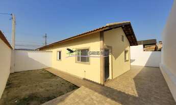 Imagem 2: Casa com 2 dormitórios em bairro residencial à venda