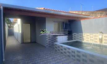 Imagem 2: Casa térrea com piscina e churrasqueira no Nova Itanhaém - 2 dormitórios (1 suíte), 2 vaga