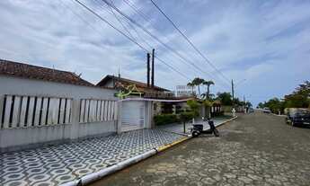 Imagem 3: Casa com piscina a 200m da praia no bairro Califórnia em Itanhaém - lote inteiro, 2 dormit