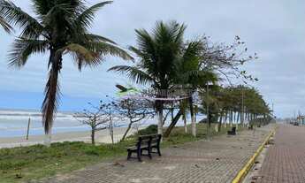 Imagem 2: Sobrado beira-mar no Suarão com 3 dormitórios, piscina, área gourmet e 2 vagas de garagem