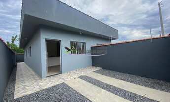 Imagem: Casa geminada moderna no bairro Tropical