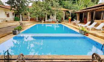 Imagem 2: Casa de alto padrão estilo clássico e atemporal