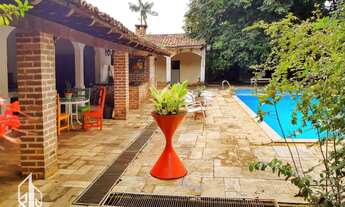 Imagem 4: Casa de alto padrão estilo clássico e atemporal