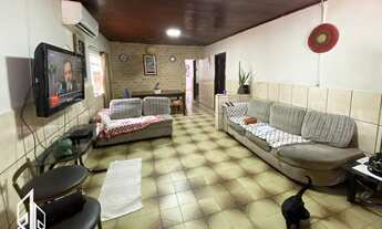 Imagem 1: Casa com ótima localização e arborizada, no Conjunto Marechal Rondon, em frente ao Shoppin