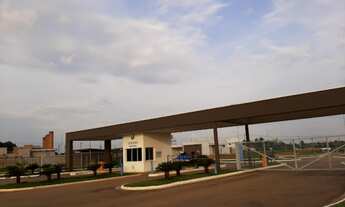 Imagem: Terreno disponível para venda no Condomínio