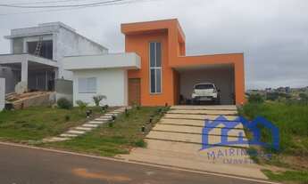 Imagem: Casa com 3 Quartos e 4 banheiros à Venda