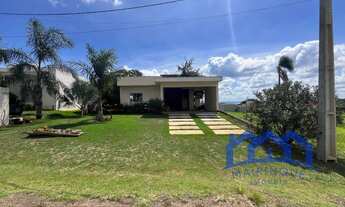 Imagem: Casa com 3 Quartos e 2 banheiros à Venda