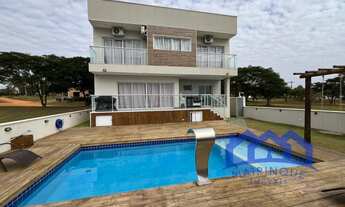 Imagem: Casa com 4 Quartos e 2 banheiros à Venda