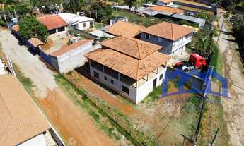 Imagem: Casa com 3 Quartos e 2 banheiros à Venda