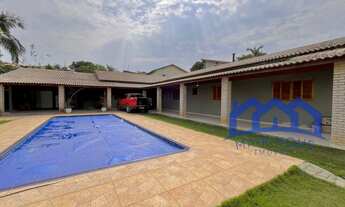 Imagem: Chácara com 4 Quartos e 3 banheiros à