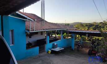 Imagem: Casa com 3 Quartos e 2 banheiros à Venda