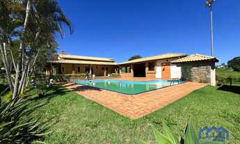 Imagem: Casa com 3 Quartos e 2 banheiros à Venda