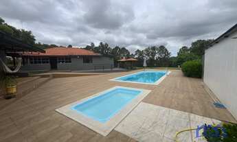 Imagem: Chácara com 4 Quartos e 2 banheiros à